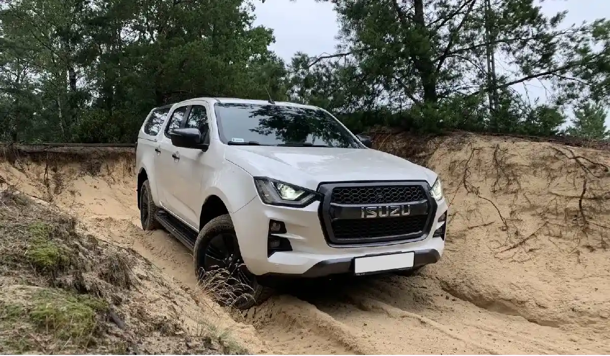 Isuzu - D-Max V-Cross Z - Best Pick-up Truck Rentals - Best Preowned Pick-up Truck - Exclusive Concierge Club.webp